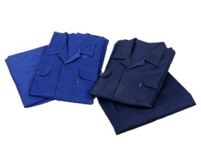 工作? /> 
</p>
<p>
	<br />
</p>
<p>
	1.全棉作业服的保养Q?br />
<br />
如果是棉麻资料的作业服，必定要留意防潮防霉，作业服怎么q行日常的保dQ就必定要留意醋Q由于醋是会Ҏ(gu)l品形成腐蚀的，保藏前要z净Q晒qӀ还有像是一些果汁或者是其他的酸性物质都是需求留意的Q如果不心感染了的话，保藏也要留意按色彩深分cM藏，免的怺染色Q那p立即用清水来处理Q不然的话时M了就会清z不掉?br />
<br />
2.作业服的清洗Q?br />
<br />
如果是丝l的作业服，丝绸的要点也是防潮，它比奛_子还娇气。，淡色的一些作业服的话z的比较久就会呈现掉色的现象Q我们的作业服才不会׃我们的错误做法而减短他们的寿数Q如果是q样的话Q那么就可以再水中加一些清z剂Q然后跑半个时左右Q然后再用清水来q行清洗Q期望大安做好作业服的保养Q每天都I着新的服Q轻松作业?</p>
<p>
	<br />
</p>
<p>
	<br />
	<div>
		<br />
	</div>
</p>
<p>
	<br />
</p>
<p>
	<br />
</p> 
						   </p>
					</div>
					  <p>发布旉Q?017-08-18 </p>
                    <p>来源Q?a href='http://laogongailaopo.cn/news/22.html'>http://laogongailaopo.cn/news/22.html</a></p>
          
					<ul class=